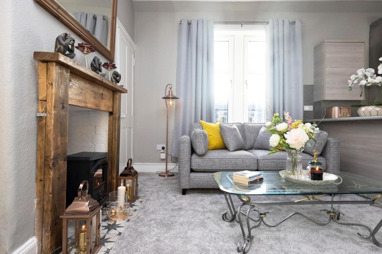 Stylish George Street Apartment Пийбълс Екстериор снимка