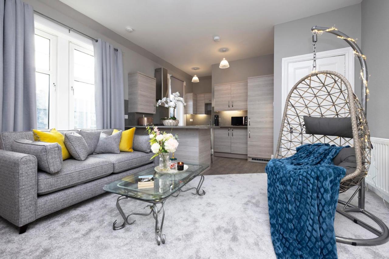 Stylish George Street Apartment Пийбълс Екстериор снимка