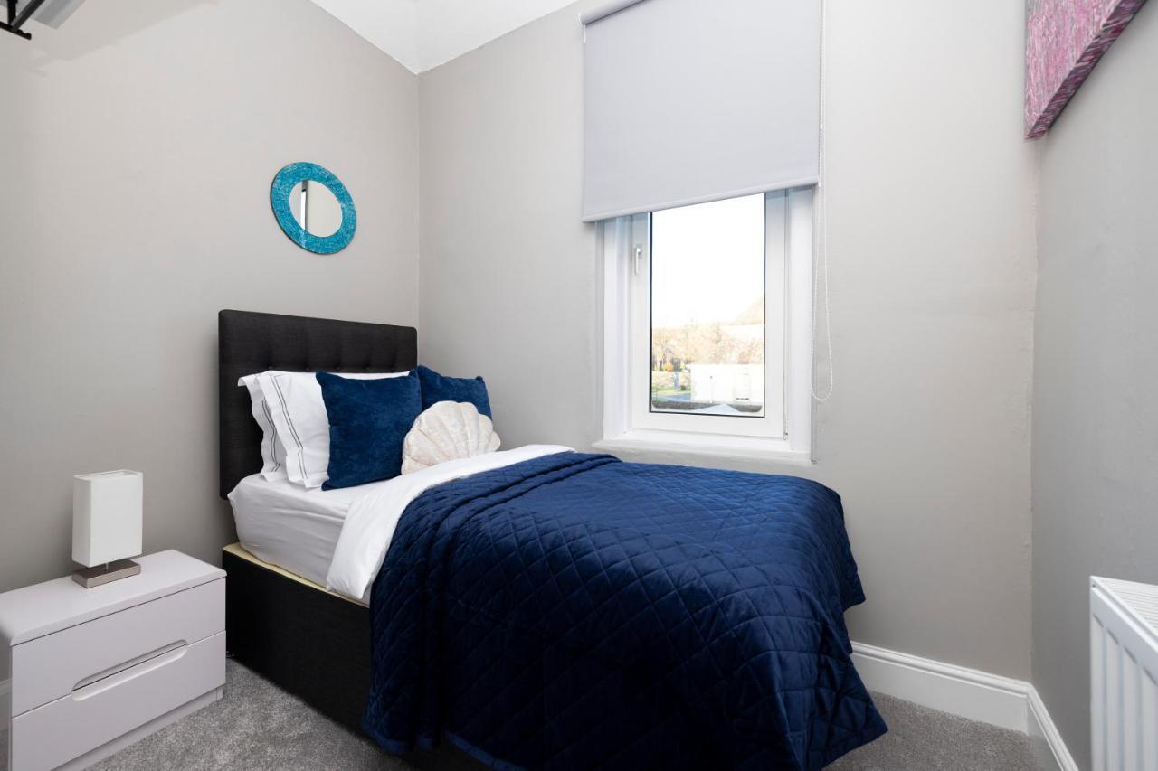 Stylish George Street Apartment Пийбълс Екстериор снимка