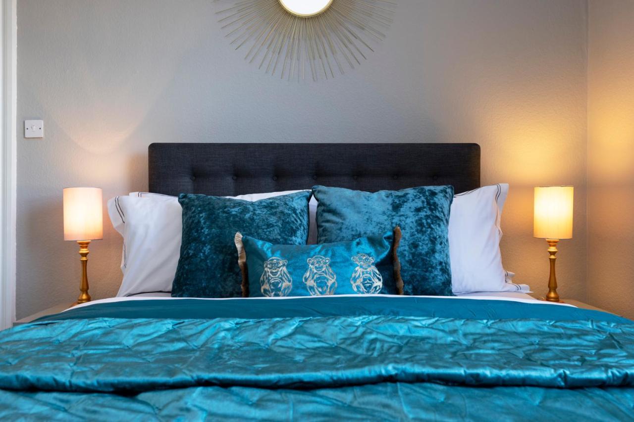 Stylish George Street Apartment Пийбълс Екстериор снимка